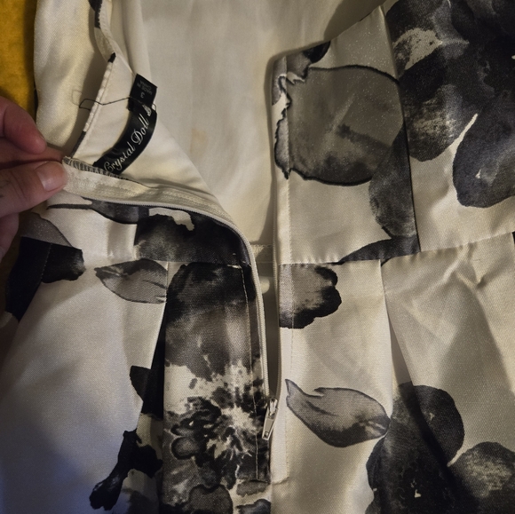 Dress - Picture 6 of 6